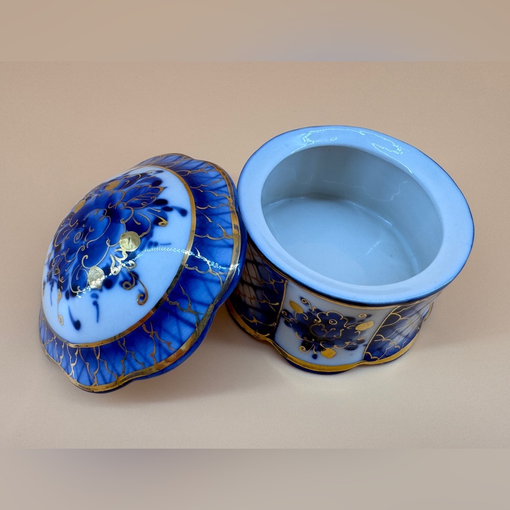 Trinket Box Porcelain Gzhel Hand Painted White Blue Gold NWOT - Picture 15 of 15